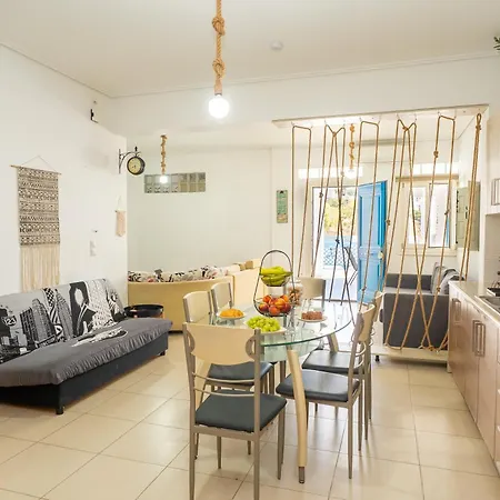 Marina's House דירה